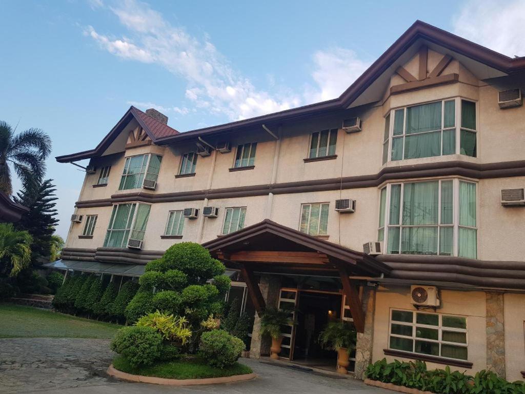 Chocolate And Berries Hotel Baliuag Экстерьер фото