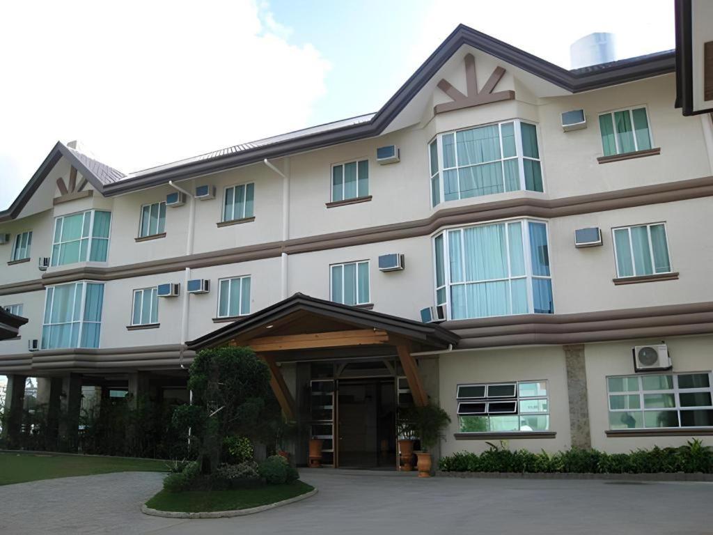Chocolate And Berries Hotel Baliuag Экстерьер фото